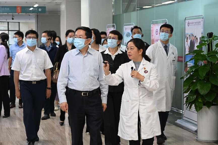 国家卫生健康委体制改革司司长许树强一行到云南省阜外医院调研国家区域医疗中心改革发展工作