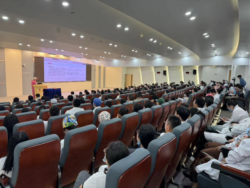 听名医授课、定医路航标——李立环主任在我院授课